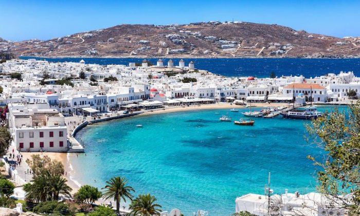 Yasaklara Rağmen Mikonos`da Parti Yapıldı