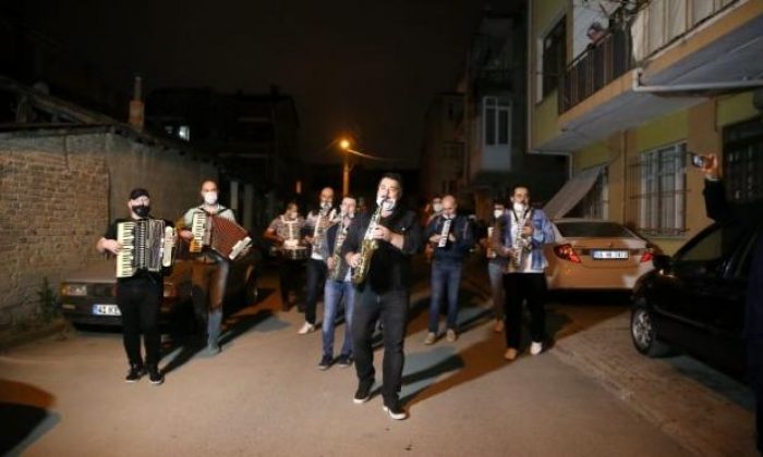 Kocaelili Gençlerden Makedon Müziği ile çağrı