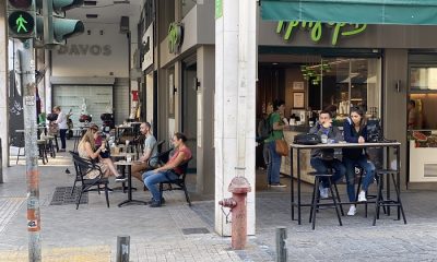 Yunanistan`da Cafe ve Restoranlar Açıldı