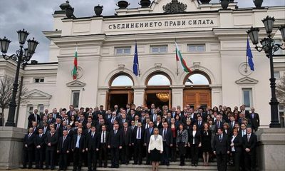 Bulgaristan`da Meclise Maskesiz Gelen Vekillere Ceza