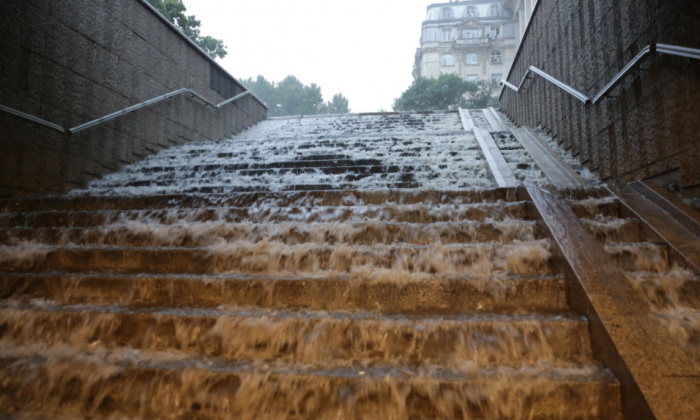 Sofya’da Sağanak Yağış Sellere Neden Oldu