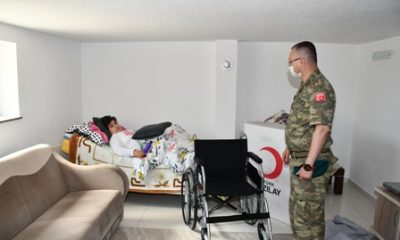 Mehmetçik`ten Çocuklara Tekerlekli Sandalye Yardımı