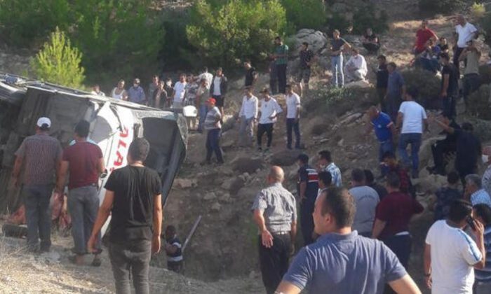 Askerleri Taşıyan Otobüs Devrildi
