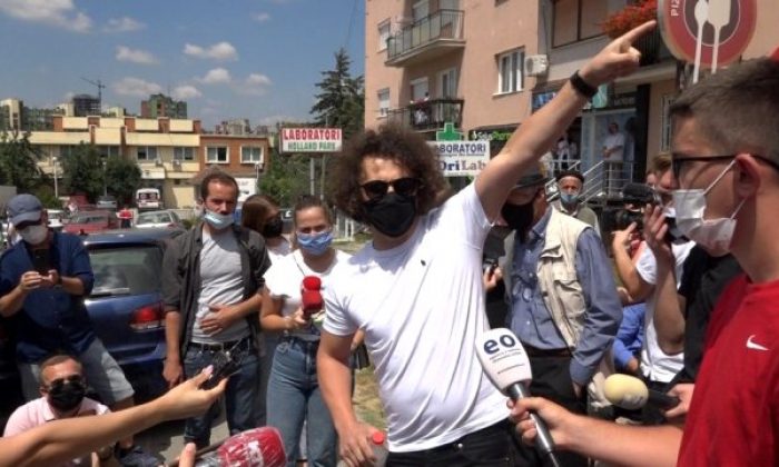 Türkiye’nin Priştine’de Yaptırdığı Cami için Protesto