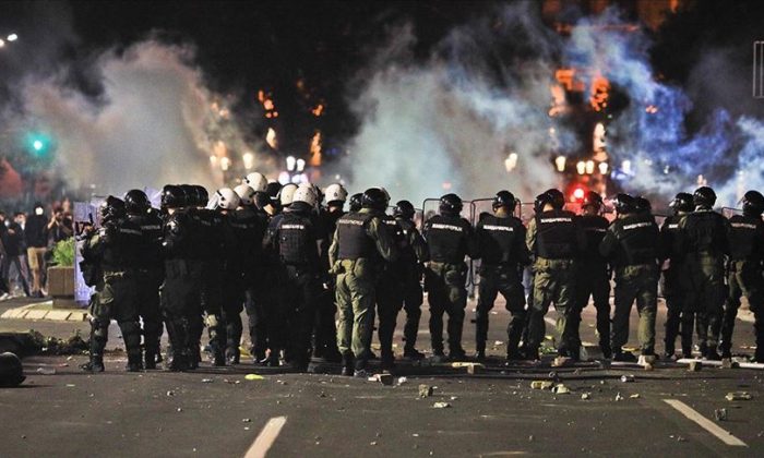 Sırbistan’daki Protestoda 43 Polis Yaralandı