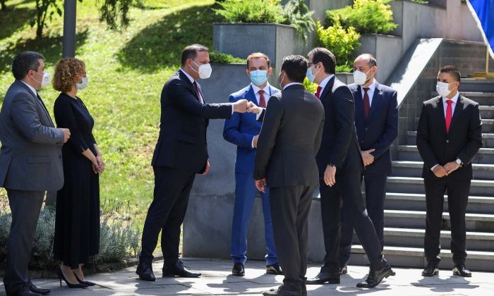 Makedonya Cumhurbaşkanı Yeni Kabineyi Kabul Etti