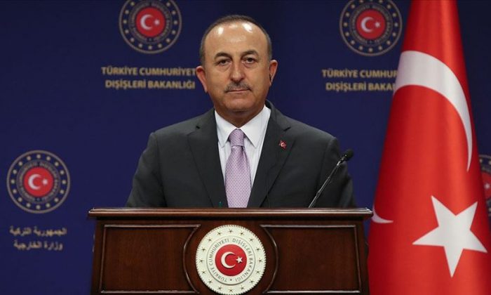 Yunanistan Kendine Güveniyorsa Masaya Otursun