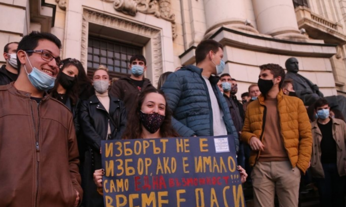 Bulgaristan`da Öğrencilerden Protestolara Destek