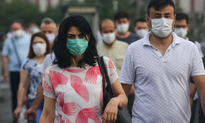 Makedonya`da Maske Yasağı Getirildi