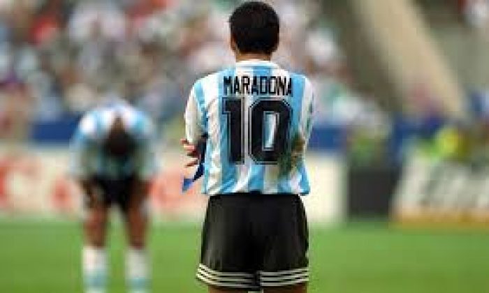 Futbol Tarihinden Bir Maradona Geçti