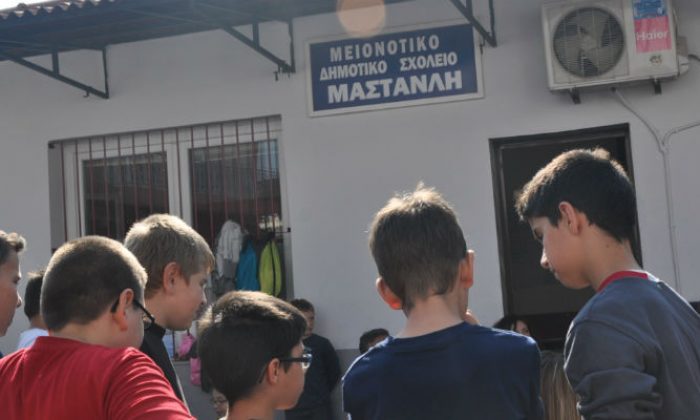 Yunanistan’da İlkokullarda Kapatıldı