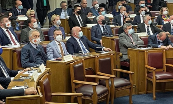 Karadağ`da Devlet Kadroları Yenileniyor