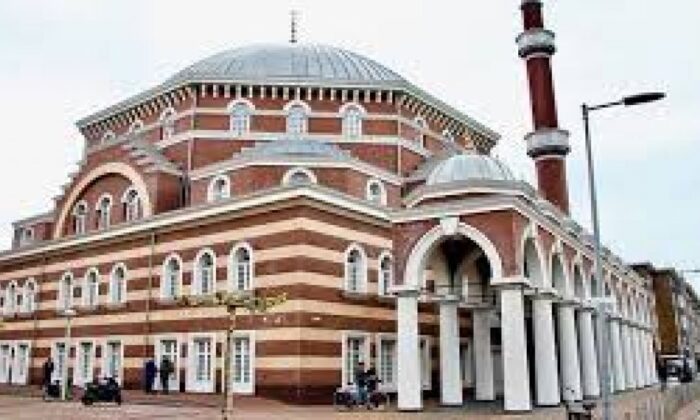 Hollanda Amsterdam`da Ayasofya Camisi’ne Saldırı