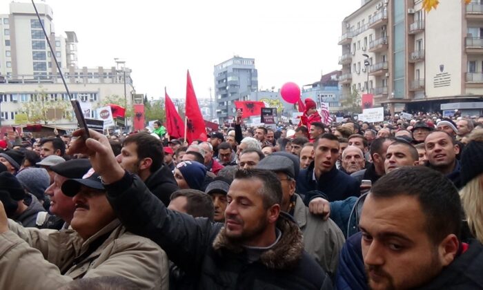 Arnavutluk’ta Protestolar 5. Gününde Devam Etti