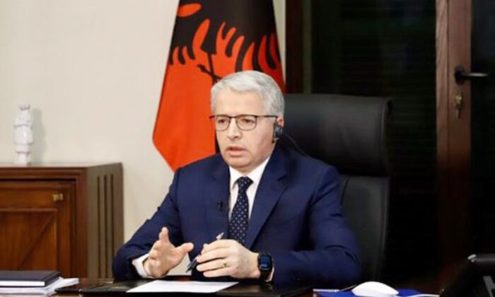 Arnavutluk’ta Protestolar Sürüyor: İçişleri Bakanı İstifa Etti