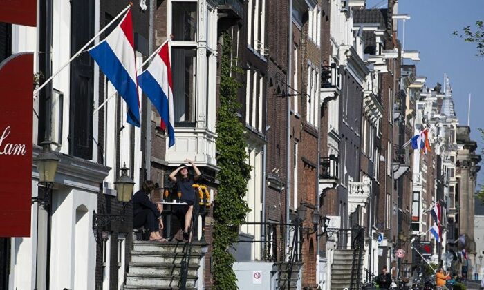 Hollanda’da 5 Hafta Karantina Kararı