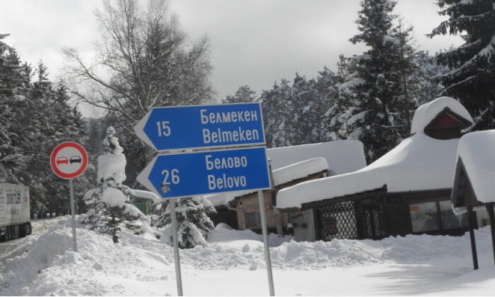 Bulgaristan`da Kar Hayatı Felç Etti