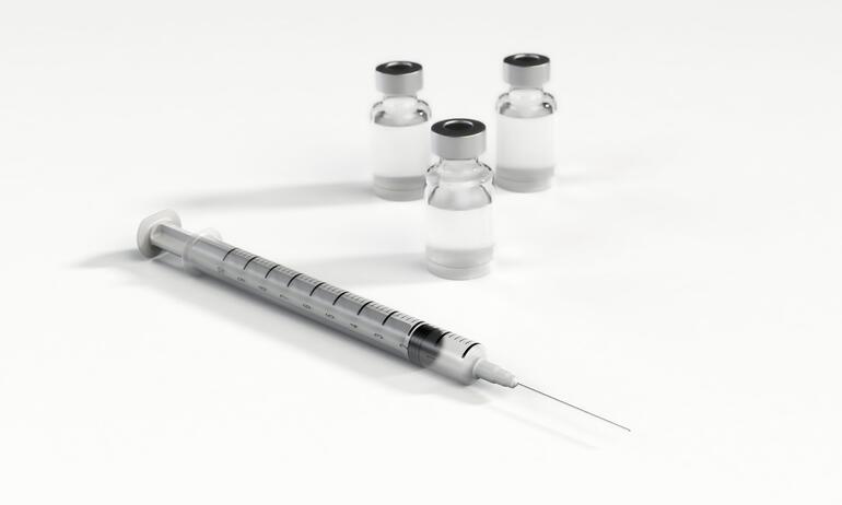 Mutasyonlu koronavirüs kriz yaratmaya devam ediyor... Güney Afrika’da AstraZeneca aşılaması durduruldu