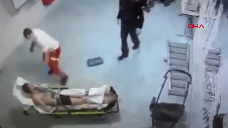 Almanya’da ortalığı ayağa kaldıran görüntü Elleri bağlı göçmeni böyle dövdüler