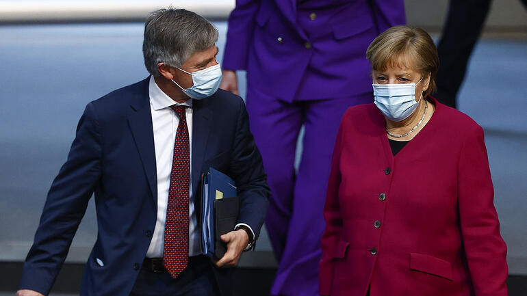 Merkelden flaş Türkiye açıklaması