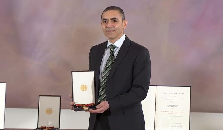 Son dakika: Türk bilim insanları Uğur Şahin ve Özlem Türeciye Liyakat Nişanı