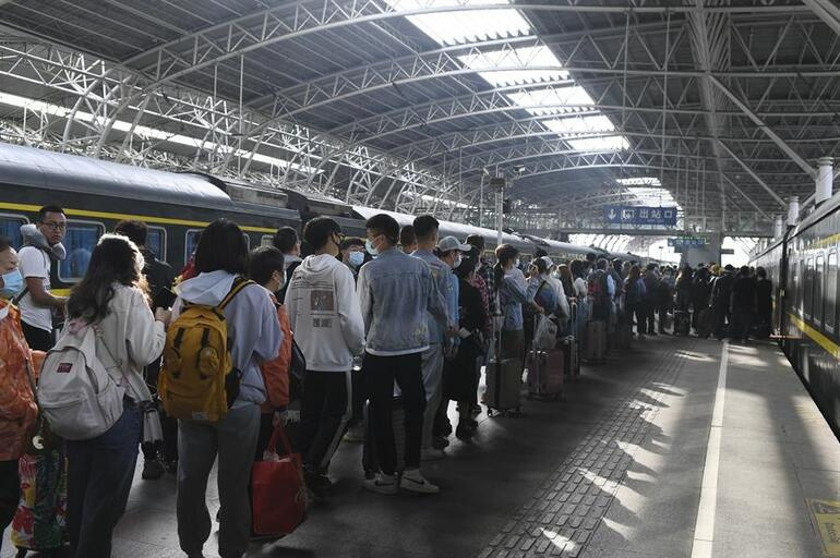 Kovid-19un doğum yeriydi... Salgını yendiler, şimdi topluca tatile çıkıyorlar