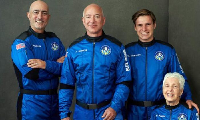 Amazon’un Kurucusu Jeff Bezos Uzaya Giderek Astronot Ünvanı Kazandı..