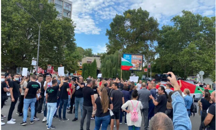 Bulgaristan Kırcaali`de Olası Covid-19 Kapanmalarına Karşı Yürüyüş Yapıldı