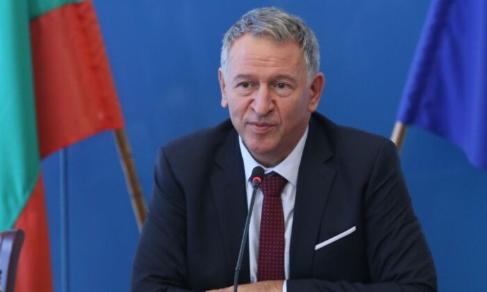 Bulgaristan Sağlık Bakanlığı Önünde Yeşil Sertifika Protestosu Yapıldı