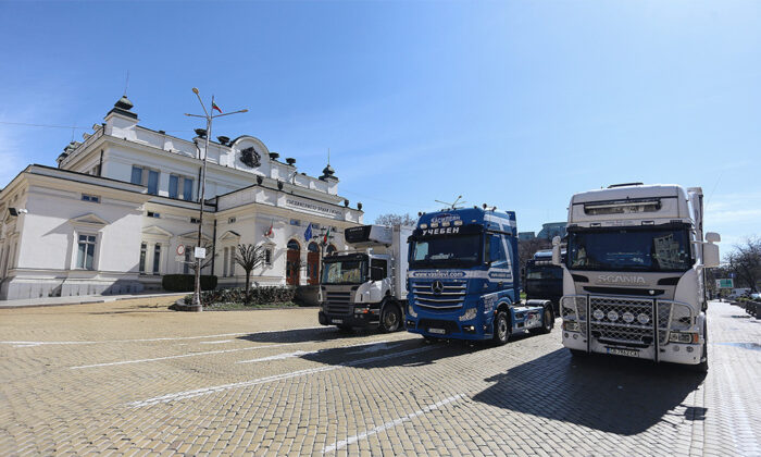 Bulgaristan`da Nakliyecilerden Meclis Önünde Protesto