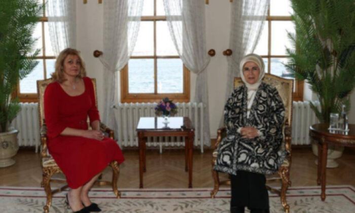 Bulgaristan ve Türkiye Cumhubaşkanlarının Eşleri İstanbul`da Buluştu