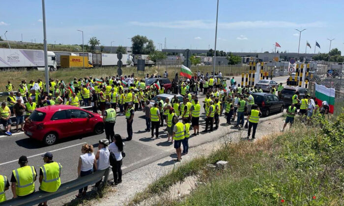 Bulgaristan Genelinde Nakliye ve Lojistik Firmalarının Protesoları Sınır Kapısında Trafik Oluşturdu
