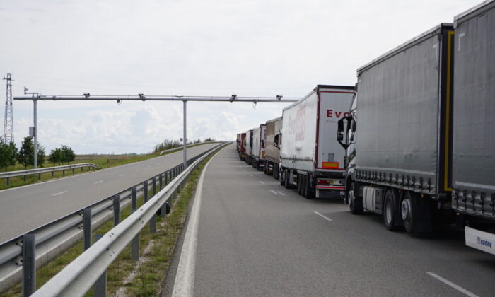 Bulgaristan Sınır Kapılarından Sıkıntılar Sürüyor..Romanya Sınırında Kilometrelerce Kuyruk