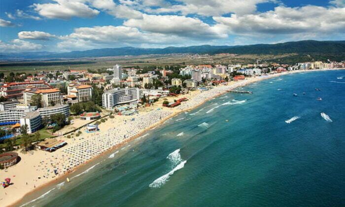 Bulgaristan Turizm Sezonu Açılırken Sahildeki Otellerdeki Ukraynalı Göçmenleri Tahliye Ediyor