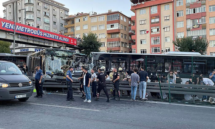 İstanbul Avcılar’da iki Metrobüs Birbirine Girdi! Feci kazada çok sayıda yaralı var!