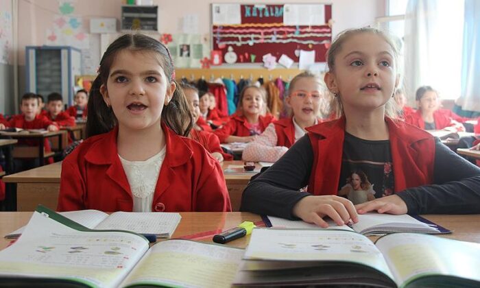 Makedonya`da Öğrenciler Ders Başı Yaptı