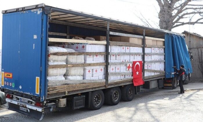 Makedonya’dan İki Yardım Tırı Yola Çıktı