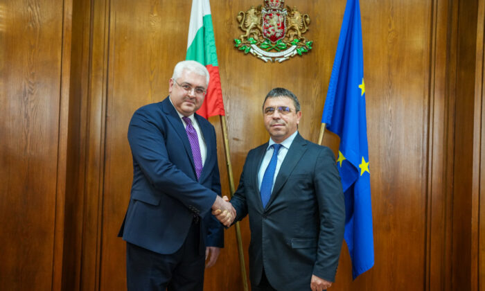 Bulgaristan İçişleri Bakanı İlkov Türkiye’nin Sofya Büyükelçisi Uyanık ile görüştü