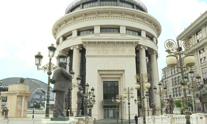 Üsküp çevre yolunda bir kadın hayatını kaybetti