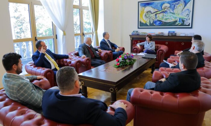Cumhurbaşkanı Davkova, Arnavutluk’taki Tek Makedon Siyasi Partisinin Temsilcilerini Kabul Etti