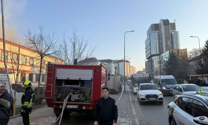 Priştine Merkezinde Bir Binada Yangın çıktı